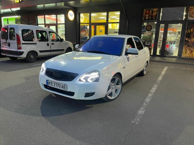 Белый ВАЗ 2170 Priora, объемом двигателя 1.6 л и пробегом 184 тыс. км за 4200 $, фото 1 на Automoto.ua