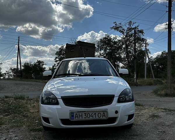 Белый ВАЗ 2170 Priora, объемом двигателя 1.6 л и пробегом 151 тыс. км за 3000 $, фото 2 на Automoto.ua