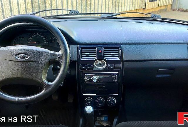 Белый ВАЗ 2170 Priora, объемом двигателя 1.6 л и пробегом 205 тыс. км за 3700 $, фото 9 на Automoto.ua