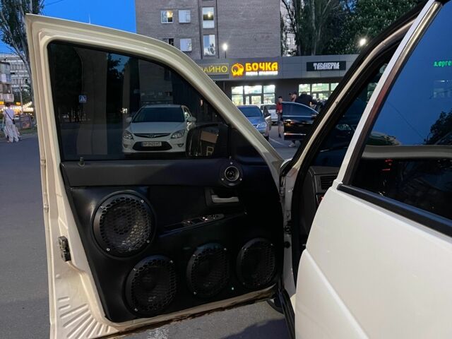 Белый ВАЗ 2170 Priora, объемом двигателя 1.6 л и пробегом 184 тыс. км за 4200 $, фото 4 на Automoto.ua