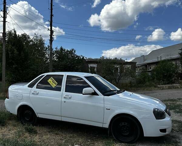 Белый ВАЗ 2170 Priora, объемом двигателя 1.6 л и пробегом 151 тыс. км за 3000 $, фото 3 на Automoto.ua