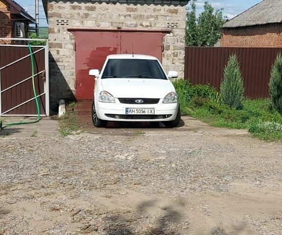 Білий ВАЗ 2170 Priora, об'ємом двигуна 1.6 л та пробігом 205 тис. км за 3700 $, фото 1 на Automoto.ua