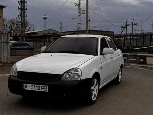 Белый ВАЗ 2170 Priora, объемом двигателя 1.6 л и пробегом 250 тыс. км за 2072 $, фото 3 на Automoto.ua