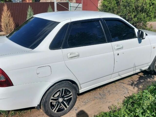 Білий ВАЗ 2170 Priora, об'ємом двигуна 1.6 л та пробігом 205 тис. км за 3700 $, фото 3 на Automoto.ua