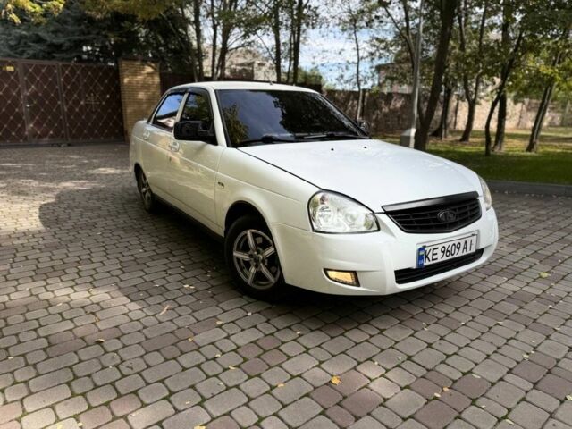 Белый ВАЗ 2170 Priora, объемом двигателя 1.6 л и пробегом 180 тыс. км за 3300 $, фото 2 на Automoto.ua