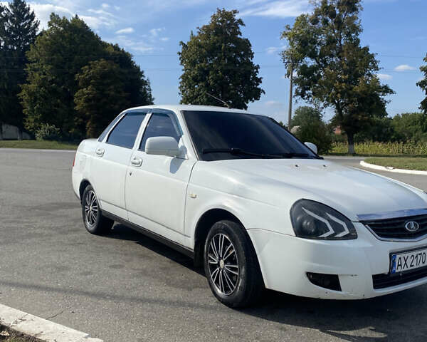 Белый ВАЗ 2170 Priora, объемом двигателя 1.6 л и пробегом 160 тыс. км за 3000 $, фото 4 на Automoto.ua