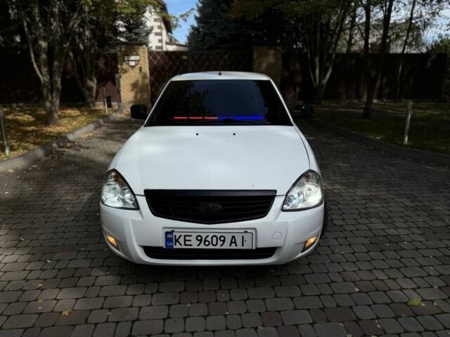 Белый ВАЗ 2170 Priora, объемом двигателя 1.6 л и пробегом 180 тыс. км за 3300 $, фото 5 на Automoto.ua