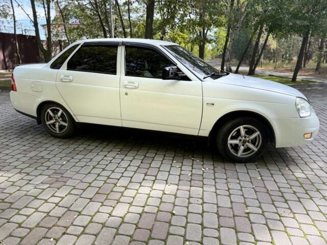 Белый ВАЗ 2170 Priora, объемом двигателя 1.6 л и пробегом 180 тыс. км за 3300 $, фото 6 на Automoto.ua