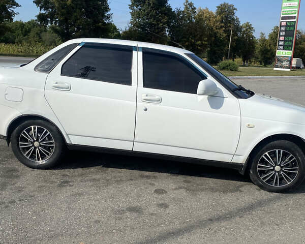Белый ВАЗ 2170 Priora, объемом двигателя 1.6 л и пробегом 160 тыс. км за 3000 $, фото 3 на Automoto.ua