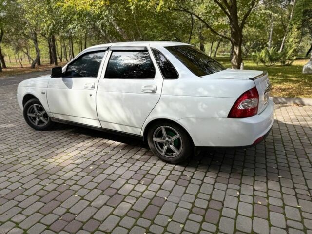 Белый ВАЗ 2170 Priora, объемом двигателя 1.6 л и пробегом 180 тыс. км за 3300 $, фото 3 на Automoto.ua