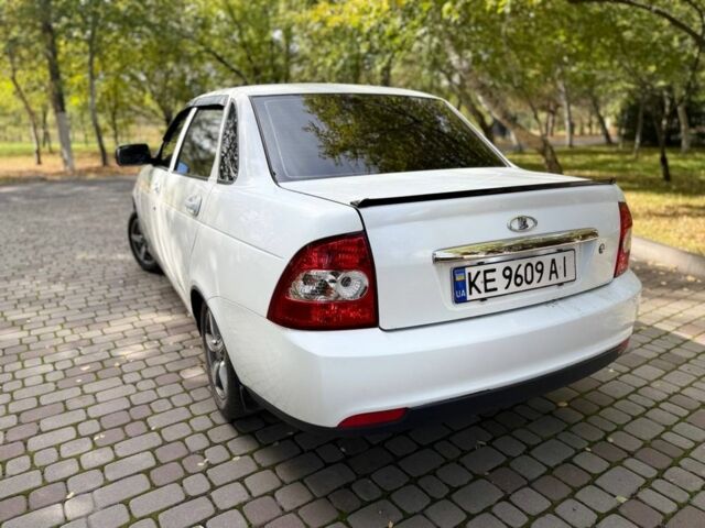 Белый ВАЗ 2170 Priora, объемом двигателя 1.6 л и пробегом 180 тыс. км за 3300 $, фото 4 на Automoto.ua