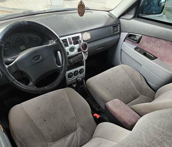 Чорний ВАЗ 2170 Priora, об'ємом двигуна 1.6 л та пробігом 200 тис. км за 1700 $, фото 2 на Automoto.ua