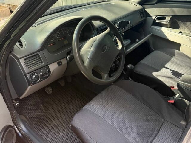 Черный ВАЗ 2170 Priora, объемом двигателя 1.6 л и пробегом 180 тыс. км за 3000 $, фото 4 на Automoto.ua