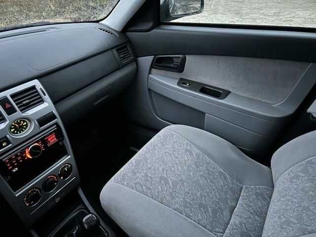 Черный ВАЗ 2170 Priora, объемом двигателя 1.6 л и пробегом 200 тыс. км за 2500 $, фото 16 на Automoto.ua