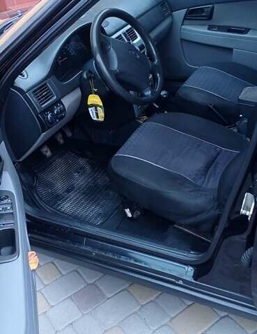 Черный ВАЗ 2170 Priora, объемом двигателя 1.6 л и пробегом 175 тыс. км за 2950 $, фото 5 на Automoto.ua