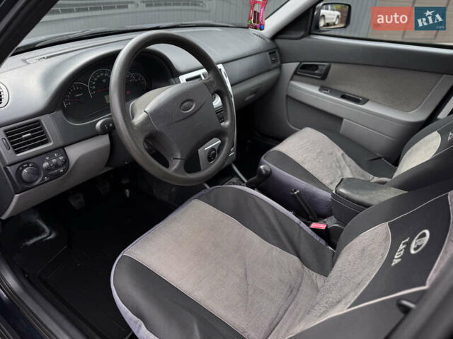 Черный ВАЗ 2170 Priora, объемом двигателя 1.6 л и пробегом 170 тыс. км за 2500 $, фото 10 на Automoto.ua