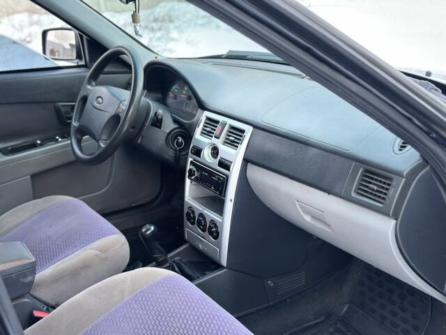 Чорний ВАЗ 2170 Priora, об'ємом двигуна 1.6 л та пробігом 280 тис. км за 1600 $, фото 6 на Automoto.ua