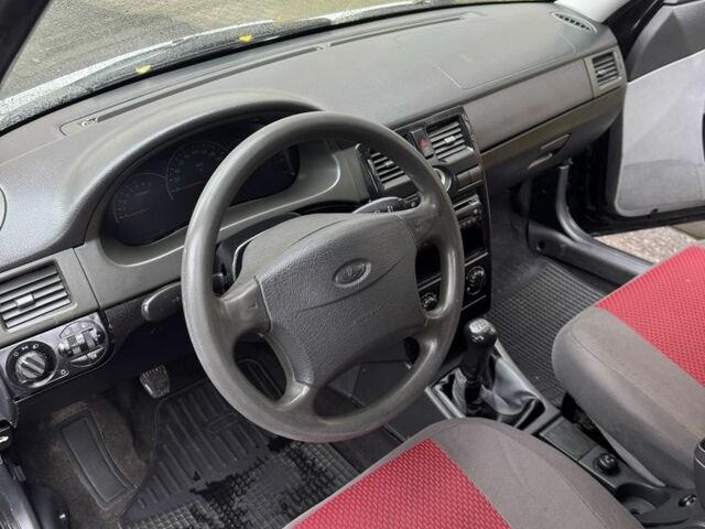 Черный ВАЗ 2170 Priora, объемом двигателя 1.6 л и пробегом 202 тыс. км за 1800 $, фото 4 на Automoto.ua