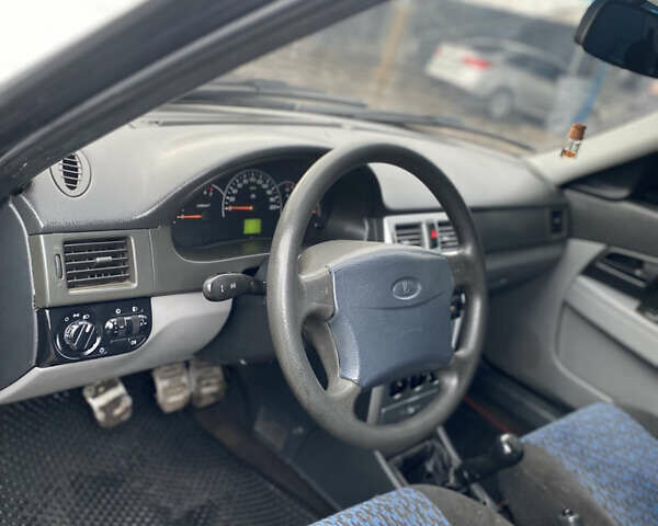 Черный ВАЗ 2170 Priora, объемом двигателя 1.6 л и пробегом 168 тыс. км за 3000 $, фото 6 на Automoto.ua