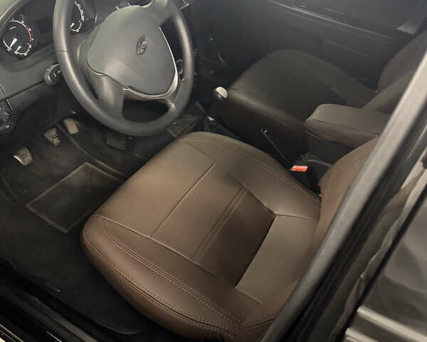 Черный ВАЗ 2170 Priora, объемом двигателя 1.6 л и пробегом 160 тыс. км за 5500 $, фото 4 на Automoto.ua