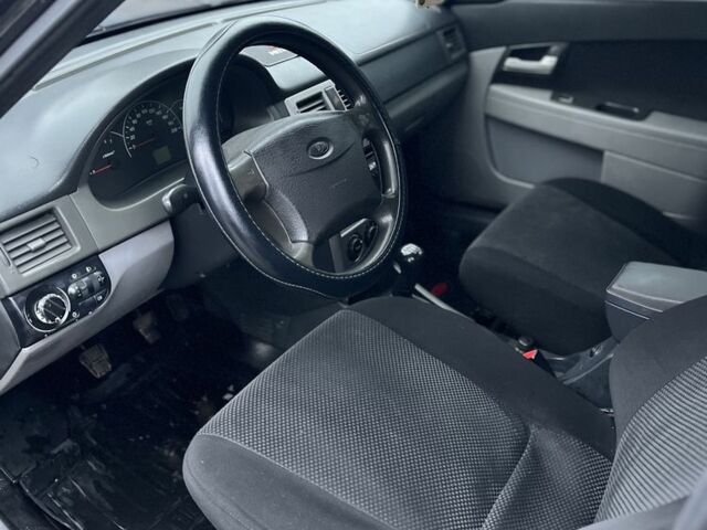 Черный ВАЗ 2170 Priora, объемом двигателя 1.6 л и пробегом 155 тыс. км за 2600 $, фото 12 на Automoto.ua