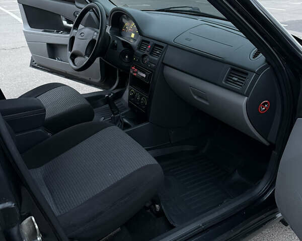 Черный ВАЗ 2170 Priora, объемом двигателя 1.6 л и пробегом 190 тыс. км за 3100 $, фото 13 на Automoto.ua