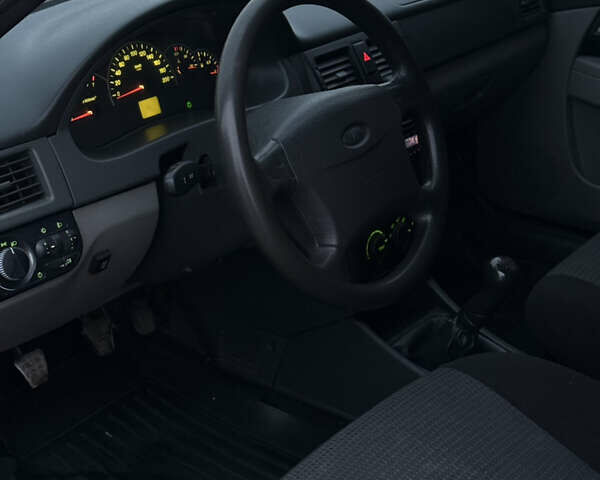 Черный ВАЗ 2170 Priora, объемом двигателя 1.6 л и пробегом 190 тыс. км за 3100 $, фото 10 на Automoto.ua