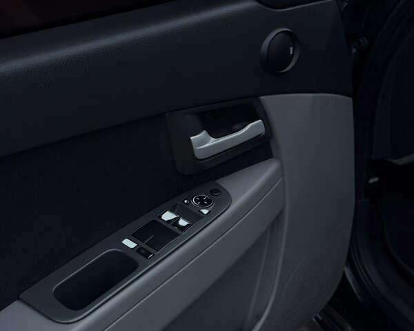 Черный ВАЗ 2170 Priora, объемом двигателя 1.6 л и пробегом 190 тыс. км за 3100 $, фото 18 на Automoto.ua