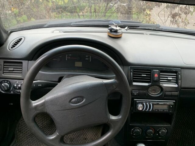 Фіолетовий ВАЗ 2170 Priora, об'ємом двигуна 1.6 л та пробігом 250 тис. км за 2000 $, фото 7 на Automoto.ua