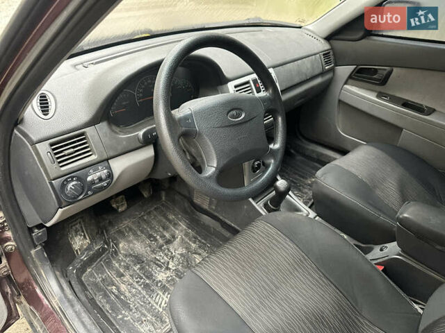 Коричневый ВАЗ 2170 Priora, объемом двигателя 0 л и пробегом 180 тыс. км за 900 $, фото 5 на Automoto.ua