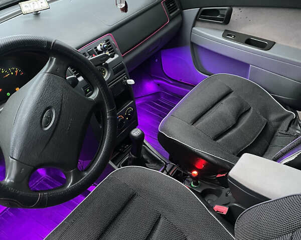 Красный ВАЗ 2170 Priora, объемом двигателя 1.6 л и пробегом 237 тыс. км за 2600 $, фото 12 на Automoto.ua