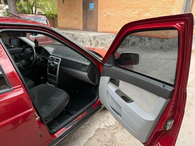 Красный ВАЗ 2170 Priora, объемом двигателя 1.6 л и пробегом 127 тыс. км за 2300 $, фото 7 на Automoto.ua