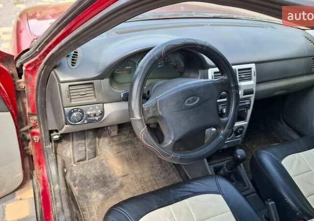 Красный ВАЗ 2170 Priora, объемом двигателя 1.6 л и пробегом 168 тыс. км за 2400 $, фото 5 на Automoto.ua