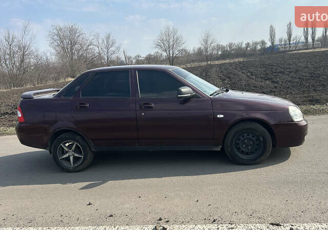 Червоний ВАЗ 2170 Priora, об'ємом двигуна 1.6 л та пробігом 300 тис. км за 1798 $, фото 5 на Automoto.ua