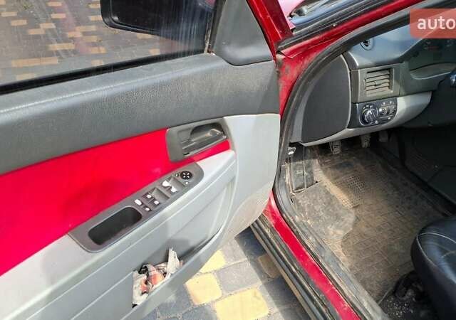 Красный ВАЗ 2170 Priora, объемом двигателя 1.6 л и пробегом 168 тыс. км за 2400 $, фото 3 на Automoto.ua