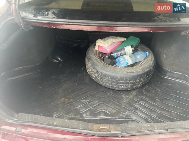 Красный ВАЗ 2170 Priora, объемом двигателя 1.6 л и пробегом 270 тыс. км за 2550 $, фото 6 на Automoto.ua