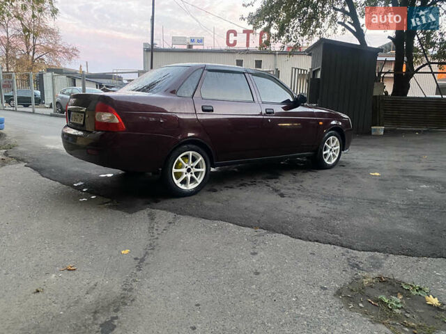Красный ВАЗ 2170 Priora, объемом двигателя 1.6 л и пробегом 190 тыс. км за 3000 $, фото 5 на Automoto.ua