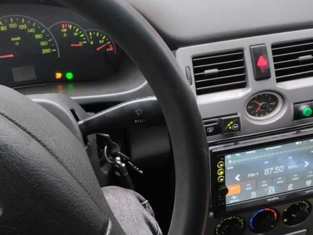 Красный ВАЗ 2170 Priora, объемом двигателя 1.6 л и пробегом 172 тыс. км за 1549 $, фото 4 на Automoto.ua