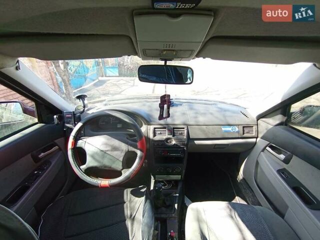 Красный ВАЗ 2170 Priora, объемом двигателя 1.6 л и пробегом 205 тыс. км за 2230 $, фото 4 на Automoto.ua