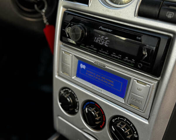 Червоний ВАЗ 2170 Priora, об'ємом двигуна 1.6 л та пробігом 200 тис. км за 2600 $, фото 20 на Automoto.ua