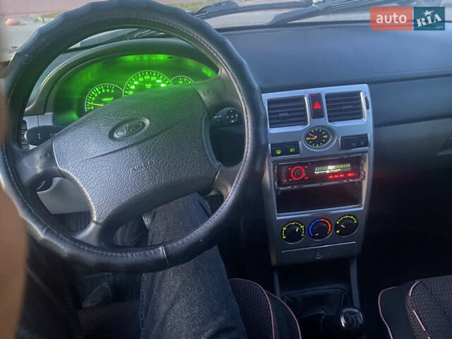 Красный ВАЗ 2170 Priora, объемом двигателя 1.6 л и пробегом 310 тыс. км за 2450 $, фото 8 на Automoto.ua