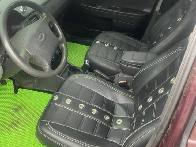 Красный ВАЗ 2170 Priora, объемом двигателя 1.6 л и пробегом 197 тыс. км за 3150 $, фото 2 на Automoto.ua