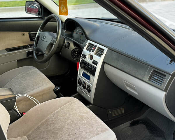 Червоний ВАЗ 2170 Priora, об'ємом двигуна 1.6 л та пробігом 200 тис. км за 2600 $, фото 19 на Automoto.ua