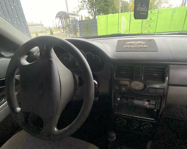 Красный ВАЗ 2170 Priora, объемом двигателя 1.6 л и пробегом 185 тыс. км за 2050 $, фото 11 на Automoto.ua
