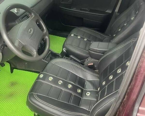 Красный ВАЗ 2170 Priora, объемом двигателя 1.6 л и пробегом 197 тыс. км за 3150 $, фото 1 на Automoto.ua