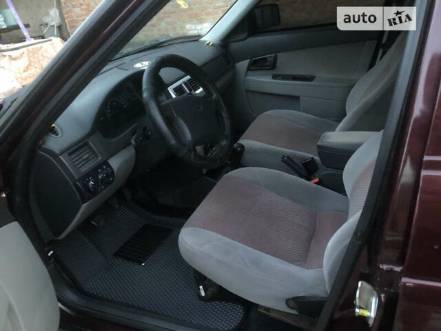 Красный ВАЗ 2170 Priora, объемом двигателя 1.6 л и пробегом 190 тыс. км за 2900 $, фото 2 на Automoto.ua