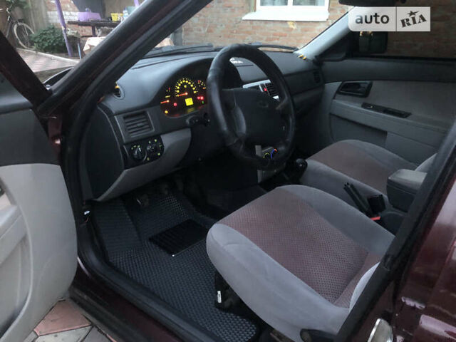 Красный ВАЗ 2170 Priora, объемом двигателя 1.6 л и пробегом 190 тыс. км за 2900 $, фото 1 на Automoto.ua