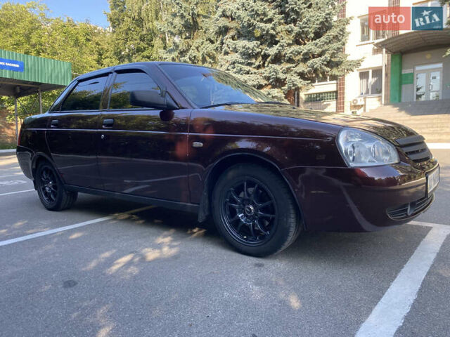 Красный ВАЗ 2170 Priora, объемом двигателя 1.6 л и пробегом 331 тыс. км за 4000 $, фото 2 на Automoto.ua