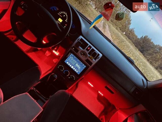 Красный ВАЗ 2170 Priora, объемом двигателя 1.6 л и пробегом 221 тыс. км за 2500 $, фото 3 на Automoto.ua