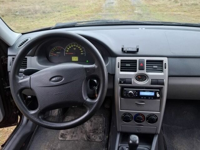 Червоний ВАЗ 2170 Priora, об'ємом двигуна 1.6 л та пробігом 130 тис. км за 1500 $, фото 3 на Automoto.ua